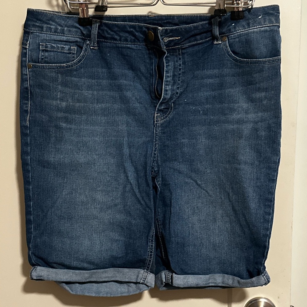 d. jeans Classic Indigo Denim Shorts